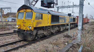 66724 at Peterborough. &copy; Geoff