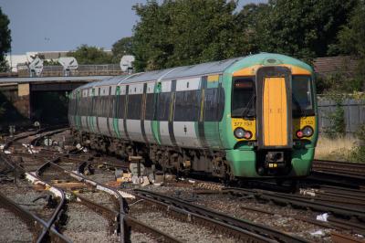 377153 at East Croydon. &copy; Shotts