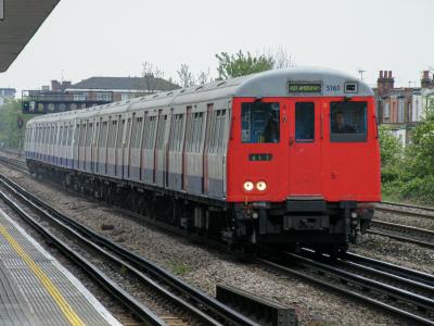 LU5161 at Dollis Hill. &copy; llamafish