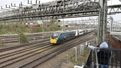 390047 at Crewe. &copy; Luivery