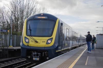 701005 at Earlsfield. &copy; Zain