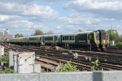 444025 at Clapham Junction. &copy; llamafish
