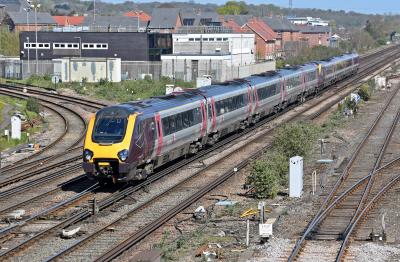 221131,220010 at Eastleigh. &copy; Bestieboy