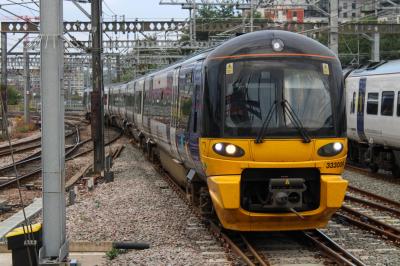 333009 at Leeds. &copy; South Coast Trainspotter