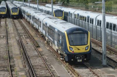 701528 at Clapham Junction. &copy; llamafish