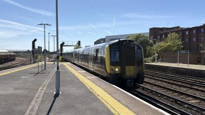 450039 at Eastleigh. &copy; Luivery