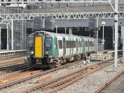 350108 at London Euston. &copy; Luivery