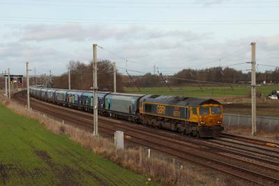 66751 at Winwick. &copy; stevexos