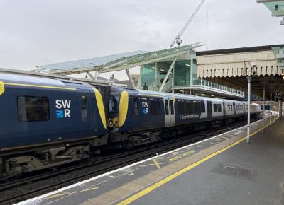 450008 at Clapham Junction. &copy; Pistolpete008