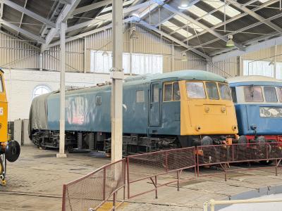81002 at Barrow Hill. &copy; Luivery