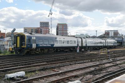 159009 at Clapham Junction. &copy; llamafish