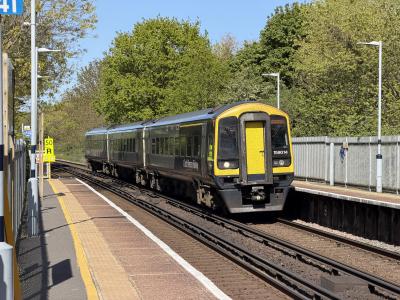 159014 at Southampton Airport Parkway. &copy; Luivery