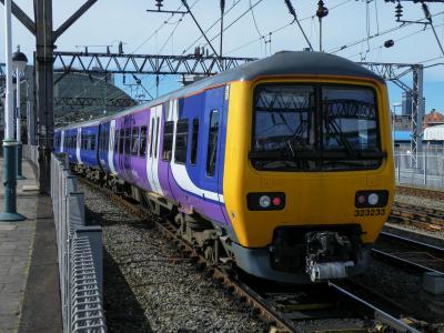 323233 at Manchester Piccadilly. &copy; llamafish