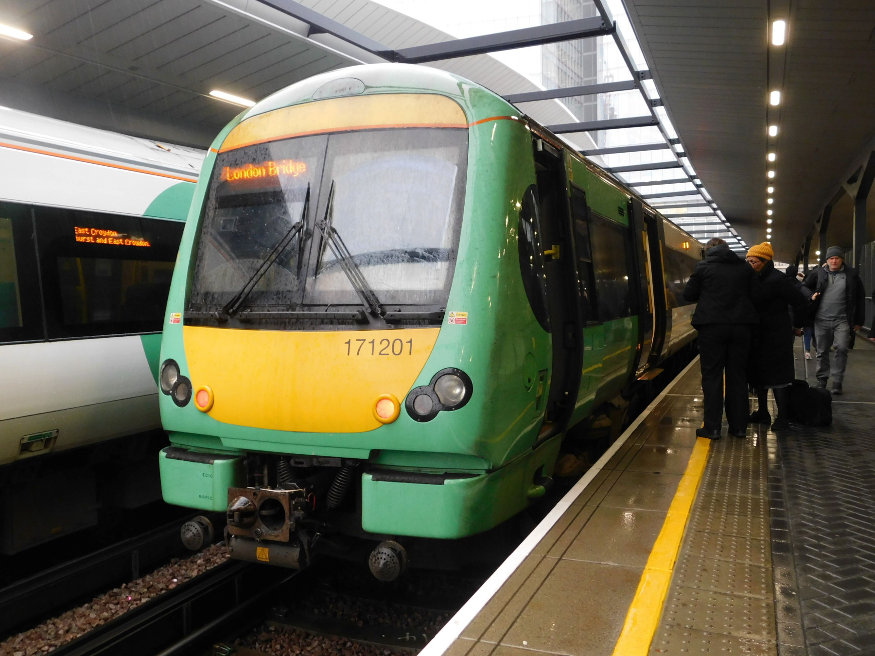 Photo of 171201 at London Bridge — trainlogger