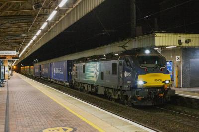 88008 at Warrington Bank Quay. &copy; stevexos
