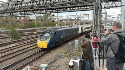 390112 at Crewe. &copy; Luivery
