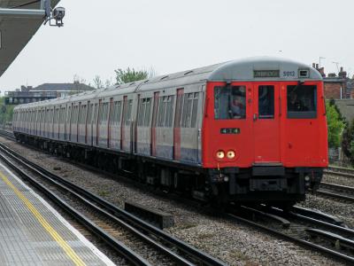 LU5012 at Dollis Hill. &copy; llamafish
