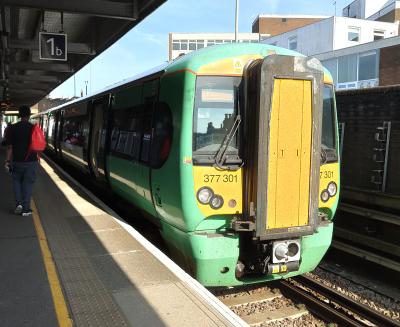 377301 at Tonbridge. &copy; Geoff