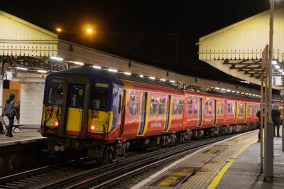 5727 at Clapham Junction. &copy; Zain