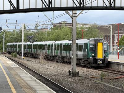 350112 at Stoke-on-Trent. &copy; Luivery
