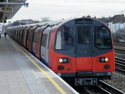 LU96036 at Dollis Hill. &copy; llamafish