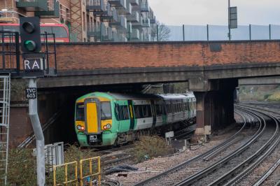 377704 at Clapham Junction. &copy; Zain