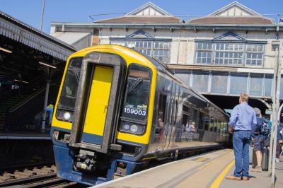 159003 at Clapham Junction. &copy; Zain
