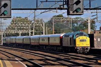40145 at Rugeley Trent Valley. &copy; stevexos