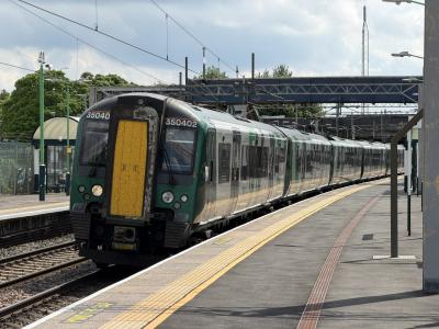 350402 at Wolverton. &copy; Luivery