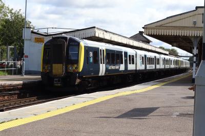 450029 at Basingstoke. &copy; railwork