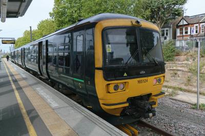 165124 at West Ealing. &copy; llamafish