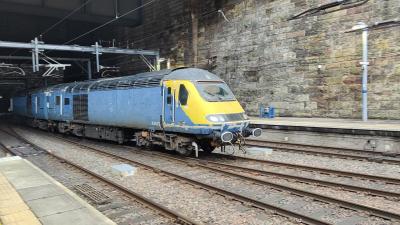 43423 at Glasgow Queen Street. &copy; Geoff