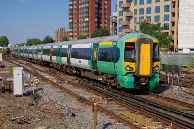 377143 at East Croydon. &copy; Shotts