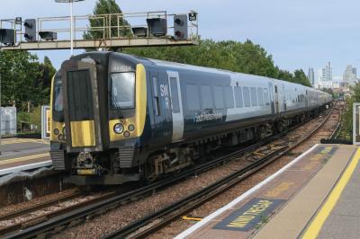 444014 at Clapham Junction. &copy; llamafish
