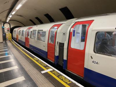 LU3246 at Waterloo (LU). &copy; Pistolpete008