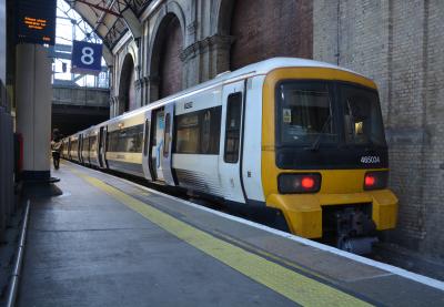 465034 at London Victoria. &copy; AJax