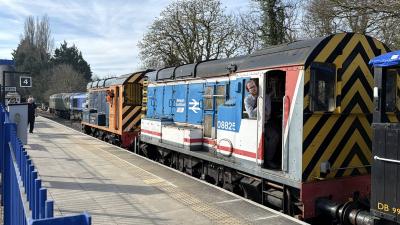 08825 at Chinnor & Princes Risborough Railway. &copy; Luivery