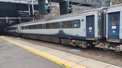 42559 coach at Glasgow Queen Street. &copy; Geoff