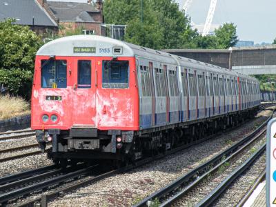 LU5155 at Dollis Hill. &copy; llamafish