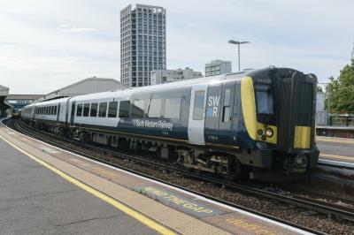 444030 at Clapham Junction. &copy; llamafish