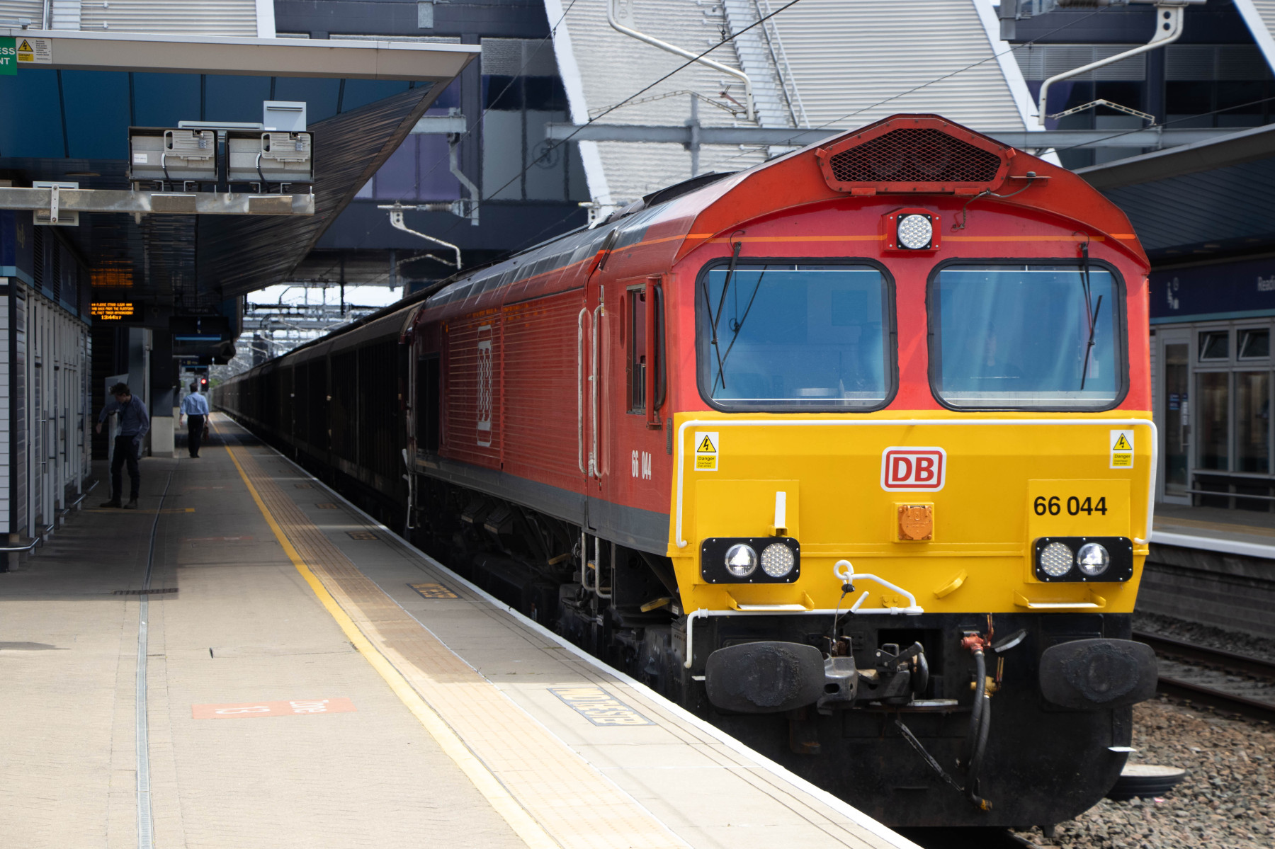 Photo of 66044 at Reading — trainlogger