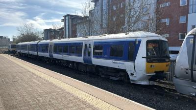 165018 at Aylesbury Station Sidings. &copy; Luivery