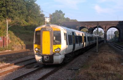 387113 at New Southgate. &copy; stevexos