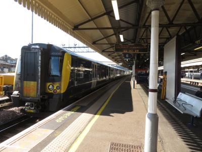 450080 at Clapham Junction. &copy; Geoff