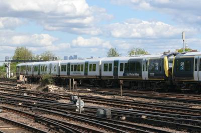 450043 at Clapham Junction. &copy; llamafish
