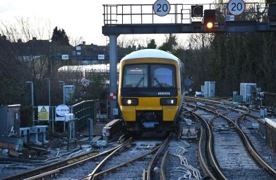 465004 at Dartford. &copy; MJM