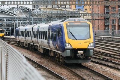 195016 at Leeds. &copy; llamafish