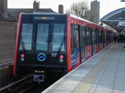 DLR 117 at Shadwell. &copy; llamafish