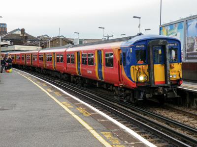 5735 at Clapham Junction. &copy; llamafish