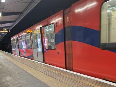 DLR 34 at Limehouse DLR. &copy; MikeMOL